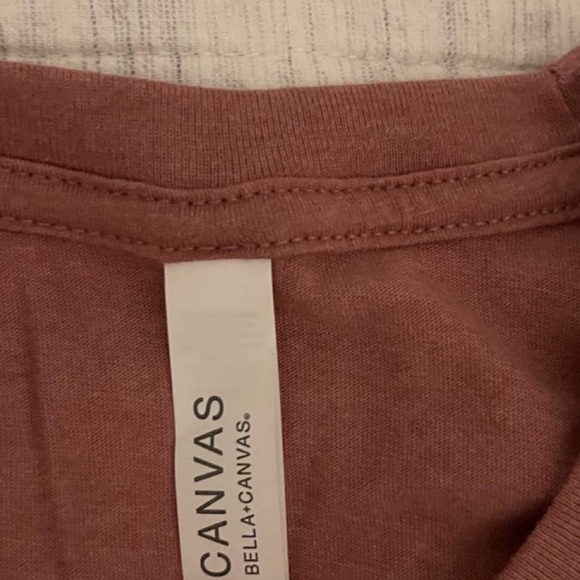 NWT Friends TV Show themed Bundle crew neck t-shirt in burgundy like tone - Picture 5 of 14